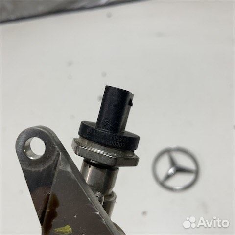 Топливная рампа левая Мерседес М276