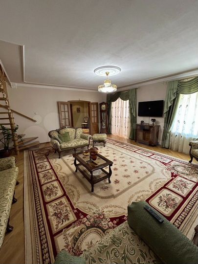 4-к. квартира, 186,3 м², 1/6 эт.