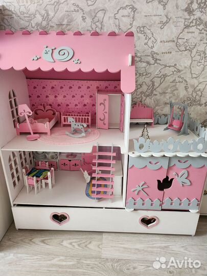 Кукольный домик с мебелью
