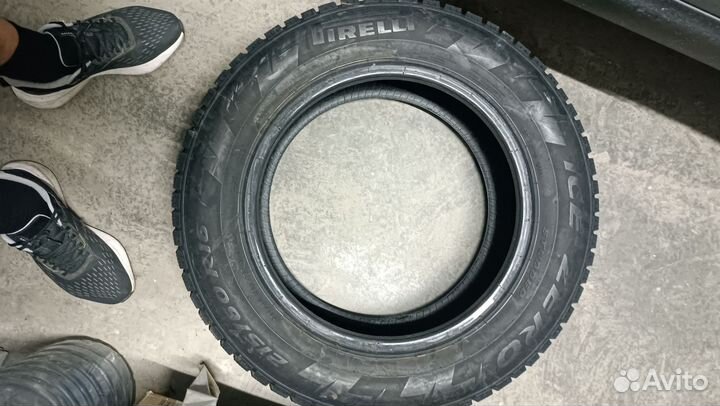 Pirelli Ice Zero 215/60 R16 102