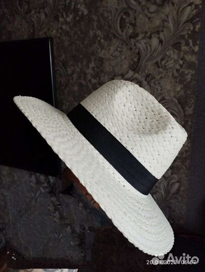 Соломенная шляпа федора