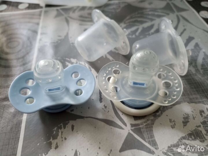 Бутылочки для кормления, соски и подставку
