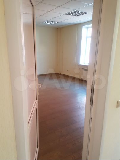 Офис 41.9 м², разделенный на 2 кабинета