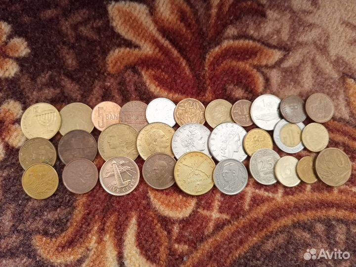 30 иностранных монет в коллекции