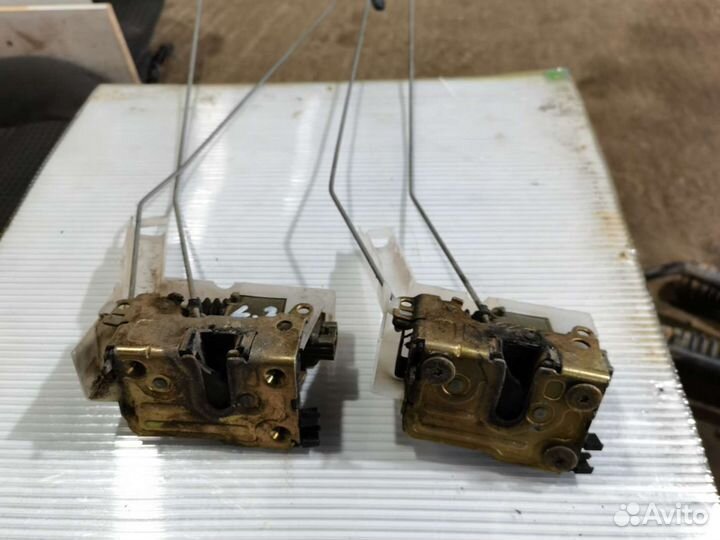 Замок двери задний левый renault scenic 1