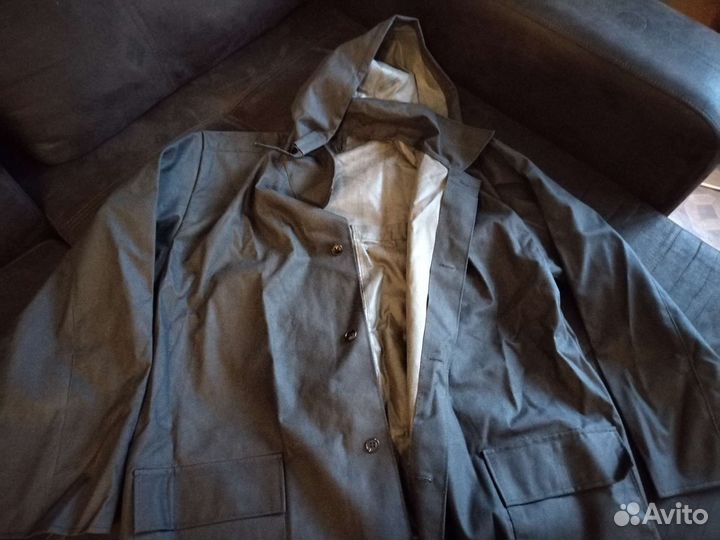 Плащ прорезиненный новый