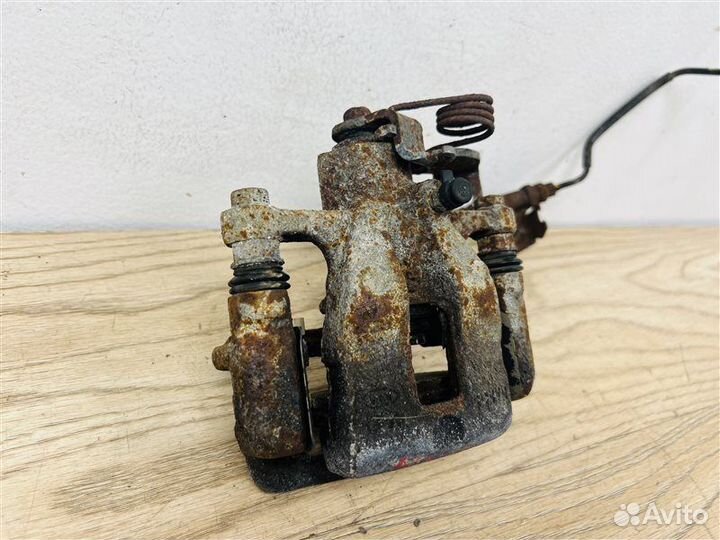 Суппорт тормозной задний правый Hyundai Solaris 1