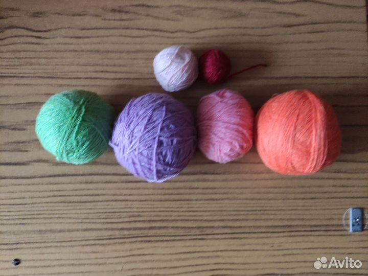 Акриловая пряжа разных цветов