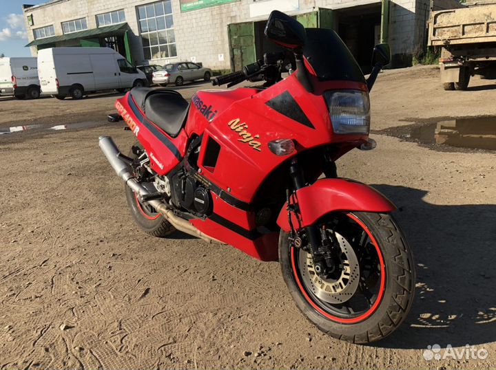 Kawasaki GPZ400R 89 в разбор на запчасти