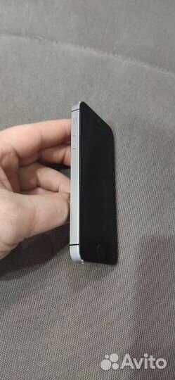 iPhone SE, 32 ГБ