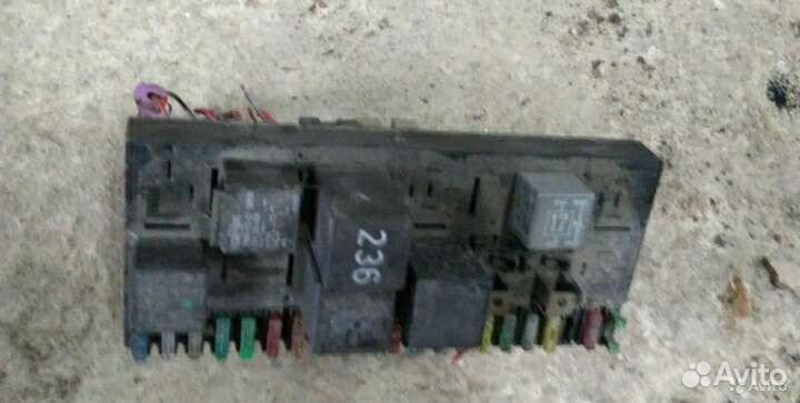 Блок предохранителей Ауди 100 С3