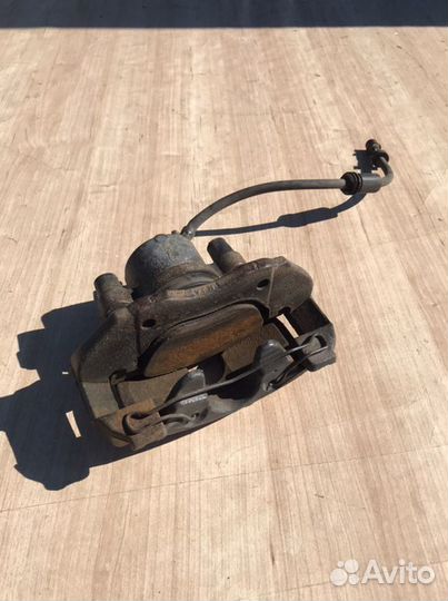 Суппорт передний правый Ford Focus 2