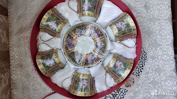 Фарфоровый чайный сервиз