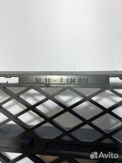 Решетка в бампер центральная BMW 3-Series E90/E91