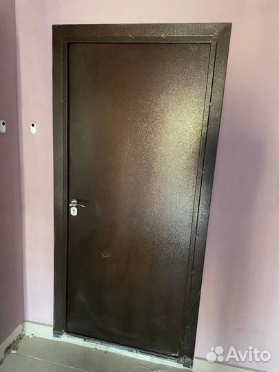 Дверь входная металлическая, с новостройки