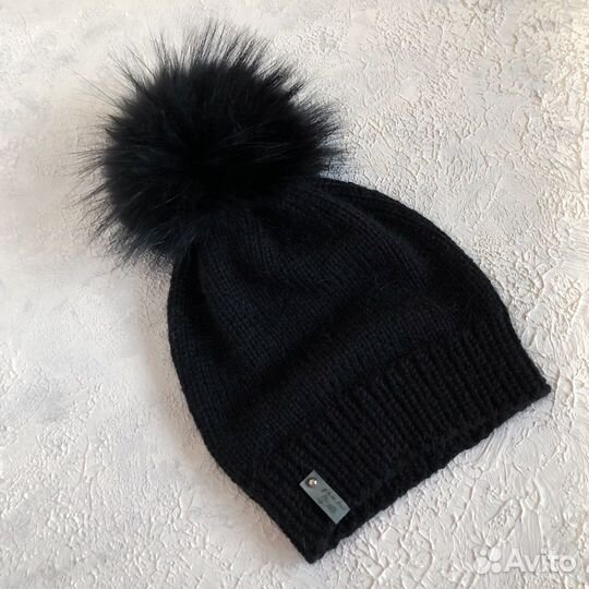 Шапочка с натуральным помпоном