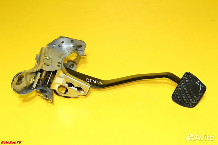 Nissan Patrol (Y62) Педаль тормоза