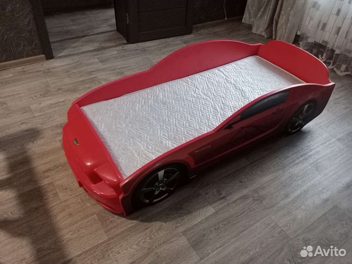 Детская кровать машина