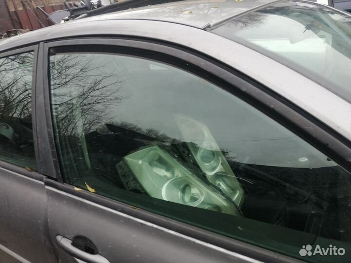 Стекло двери на renault megane 2