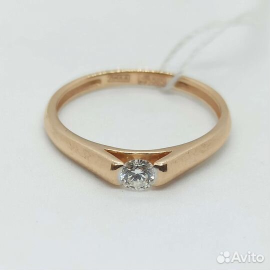 Золотое кольцо с бриллиантом