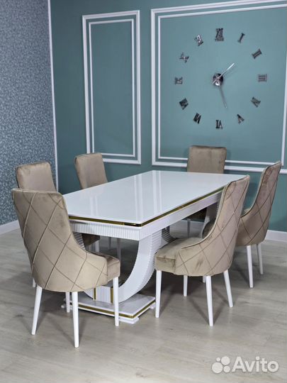 Кухонный стол и стулья