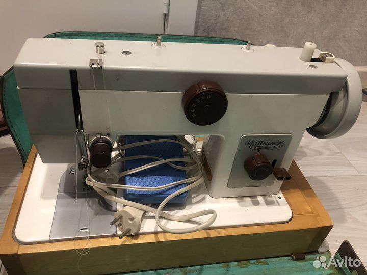 Швейная машина Чайка