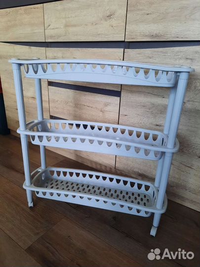 Этажерка на колесиках