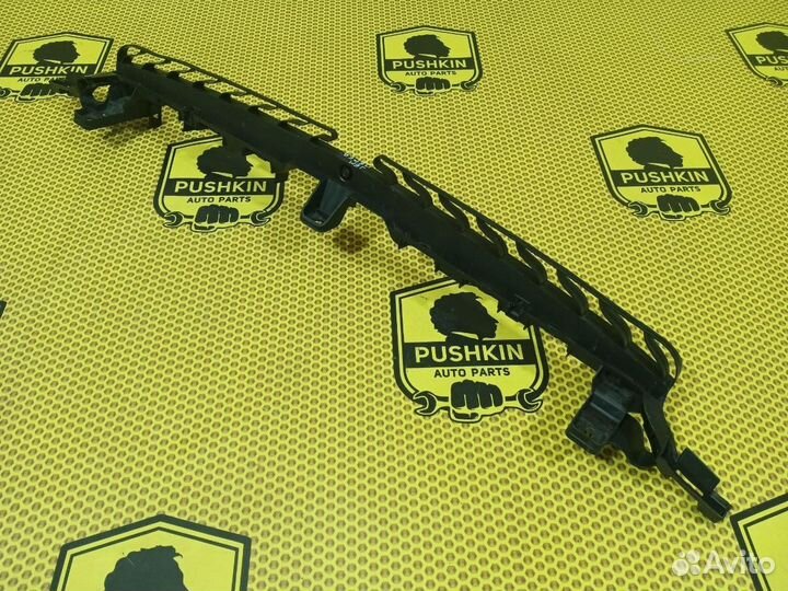 Кронштейн бампера центральный передний Volkswagen