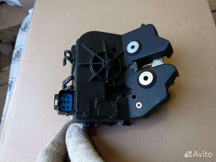 Замок крышки багажника новый Ford Focus1