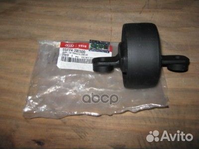 Сайлентблок рычага подвески перед 552743W00