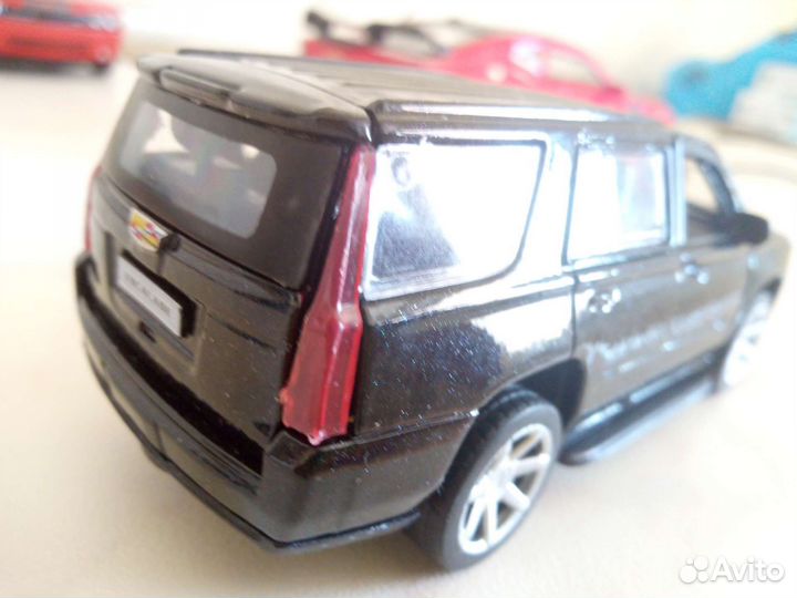 Коллекционные модели. Кадилак Эскалэйд