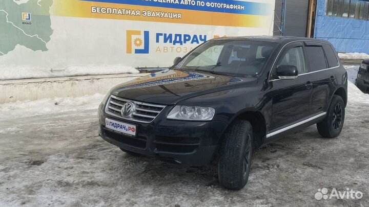 Обшивка двери багажника левая Volkswagen Touareg