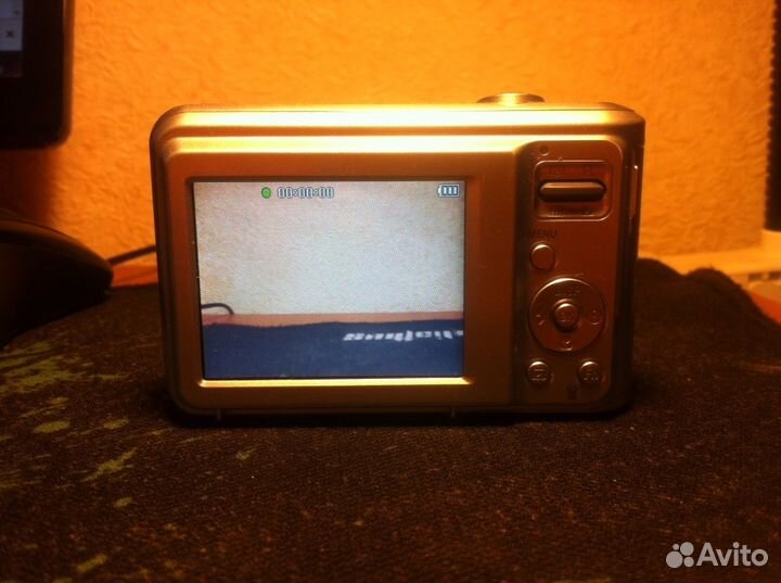 Samsung ES28 zoom lens 12.2 megapixels