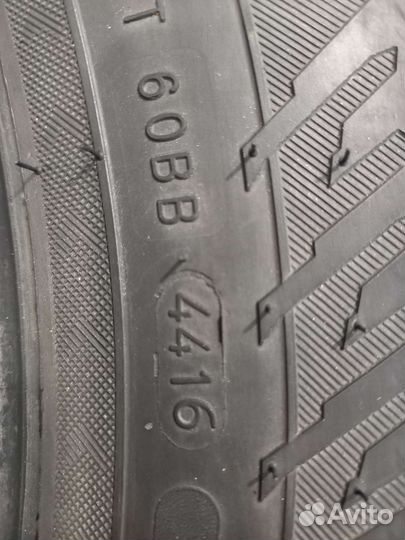 Nokian Tyres Hakkapeliitta 8 SUV 215/65 R16 102T