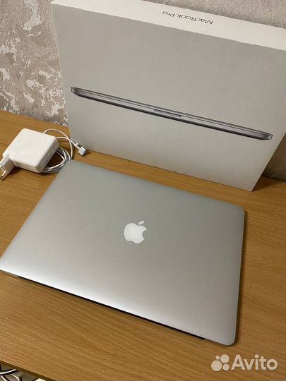 Apple macbook pro 15,4 2015 mid