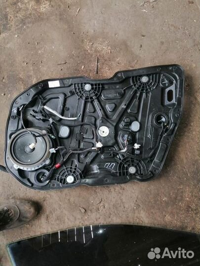 Стеклоподъёмник передний правый Kia Cerato 4 GT