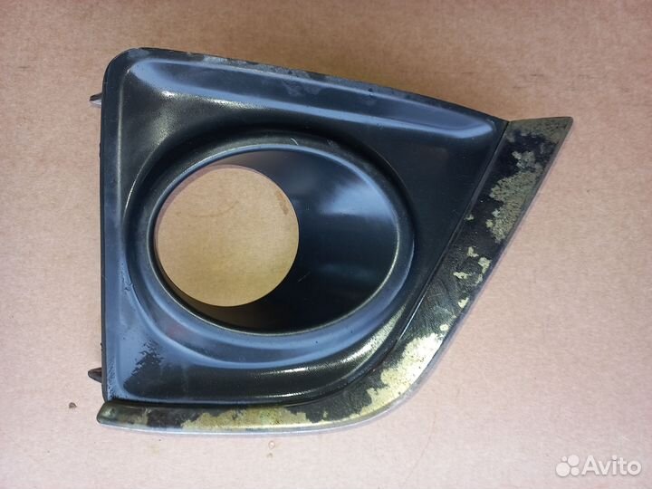 Рамка противотуманки на Тойота королла 180 кузов