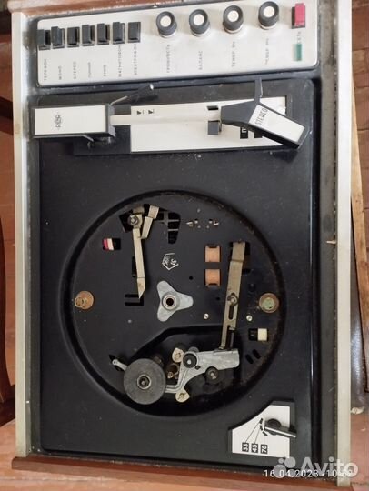 Продаю проигрыватель винила