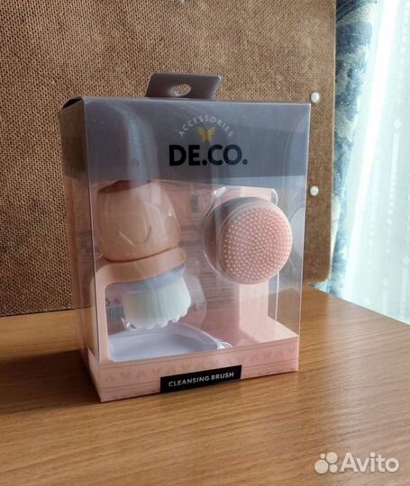 Щёточка для очищения лица с двумя насадками Deco