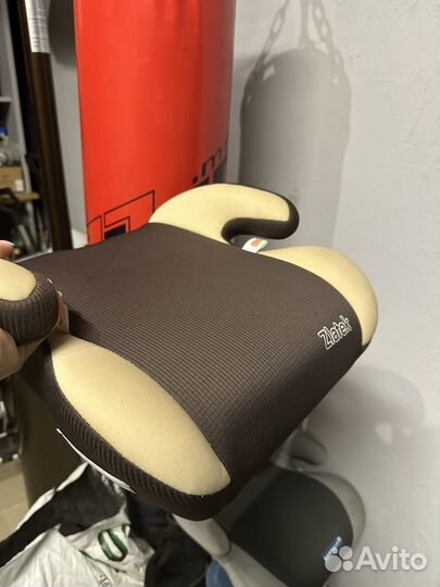 Детский бустер автомобильный