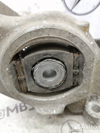 Кулак задний левый Audi A4 B8 A5