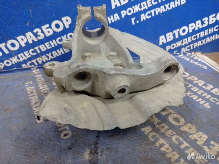 Передний левый поворотный кулак Bmw E65 седан 2004