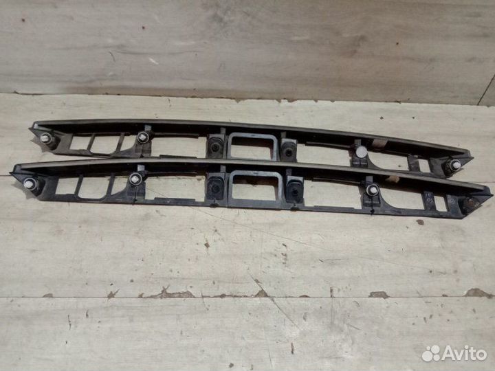 Накладка крышки багажника Toyota