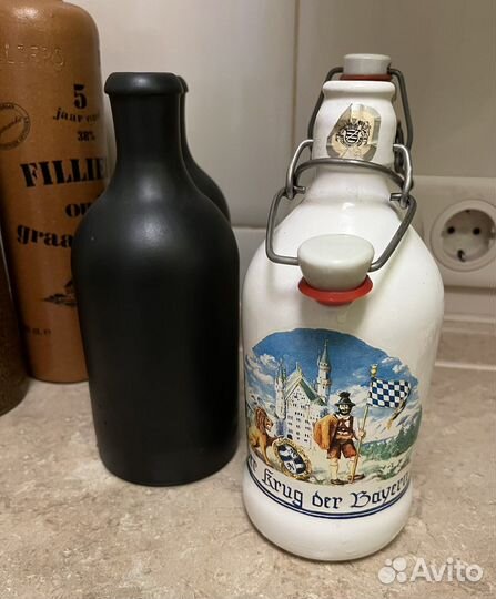 Керамические бутылки с пробками