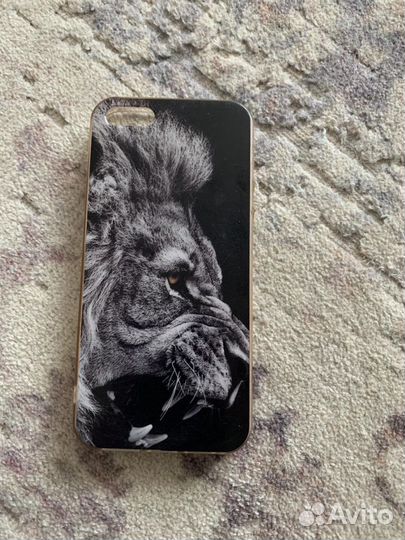 Силиконовые чехлы на 10 айфон и один на 4 айфон