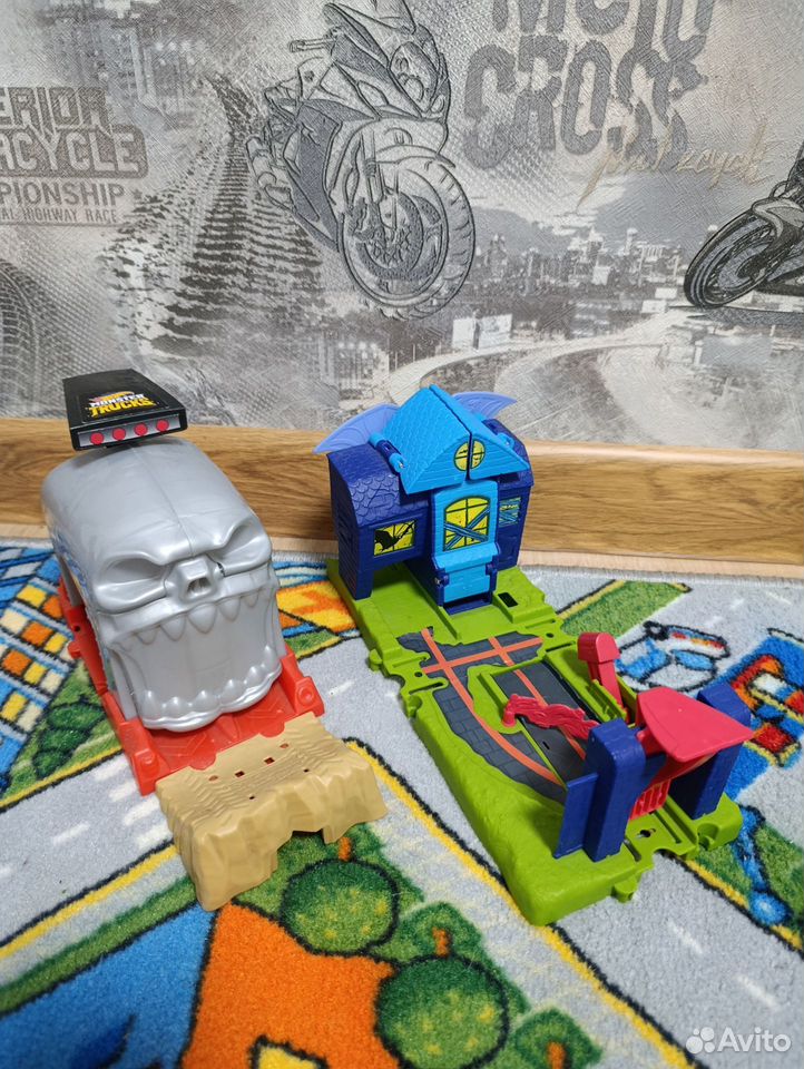 Hot wheels monster trucks и летучая мышь купить в Батайске по низкой ...