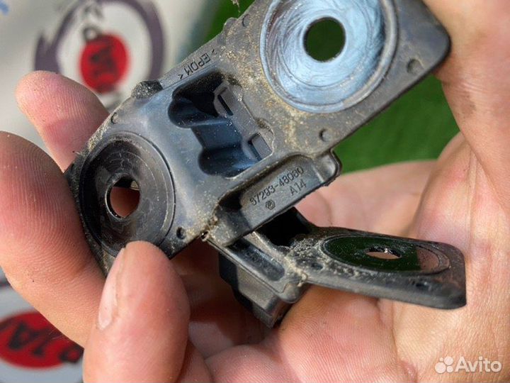 Отбойник двери багажника (1) Lexus Rx200T AGL20