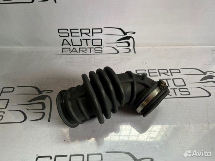 Патрубок воздушного фильтра Ford Focus 3 CB8 1.6L