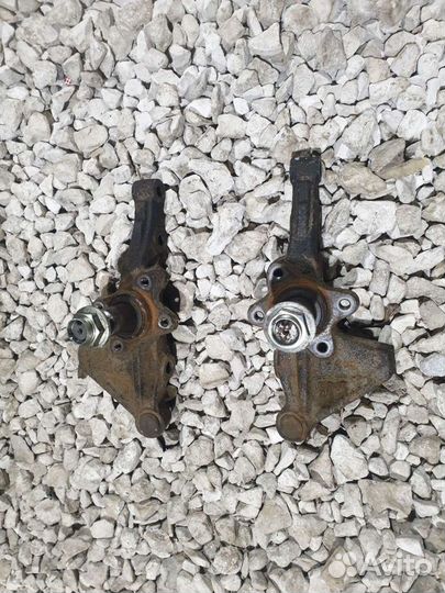 Кулак задний Kia Spectra Киа Спектра