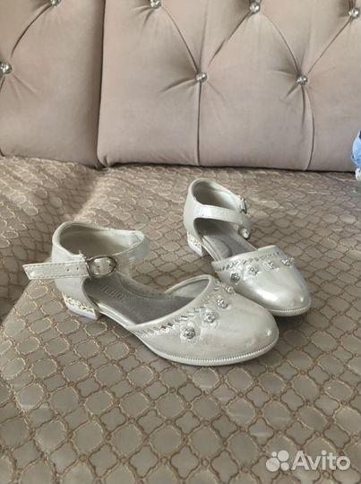 Детские туфли